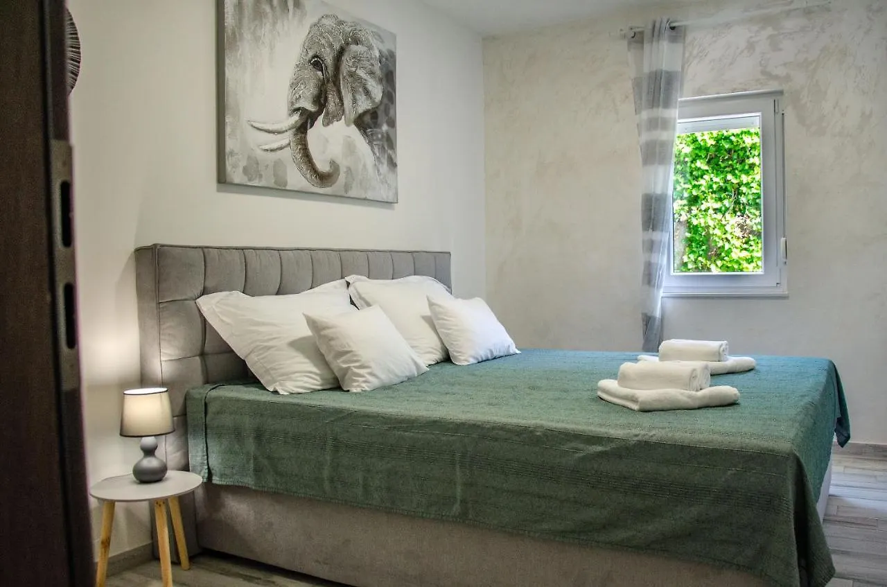 Apartments Maar Malinska Hırvatistan
